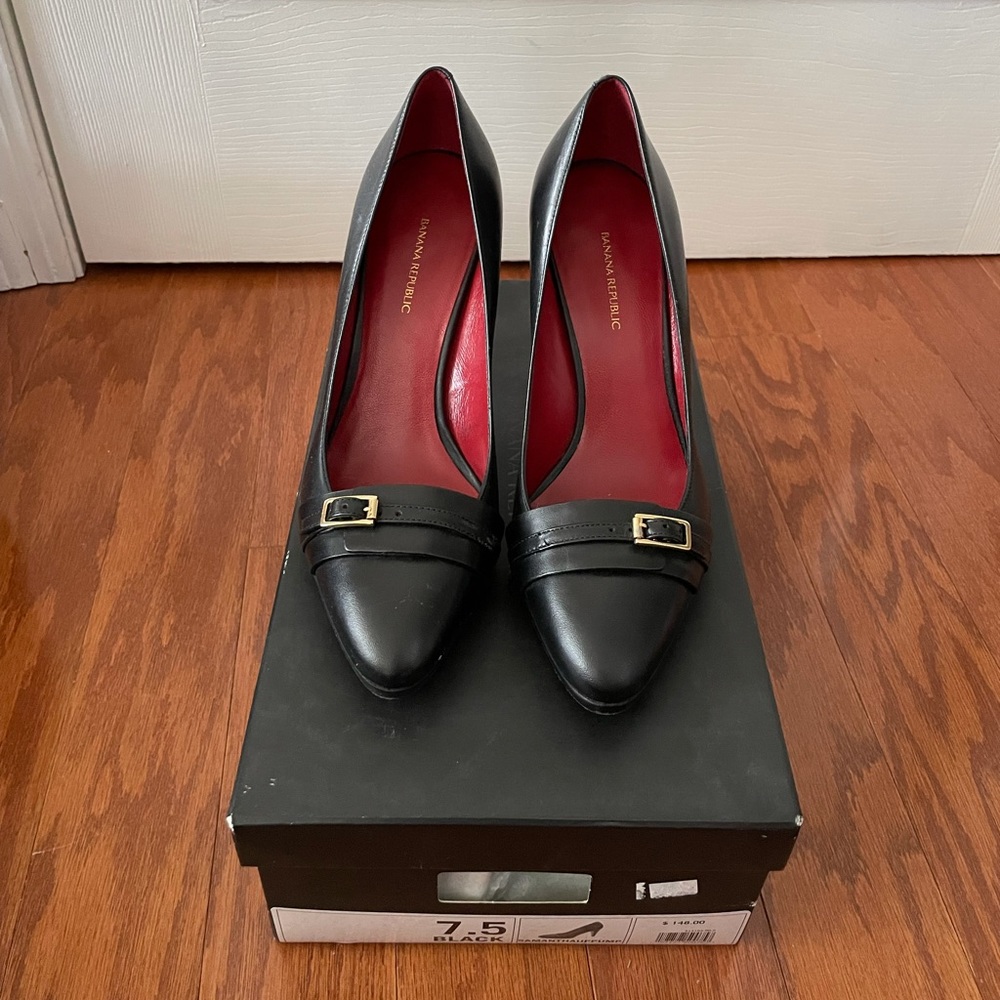 Banana Republic Samantha Pump
